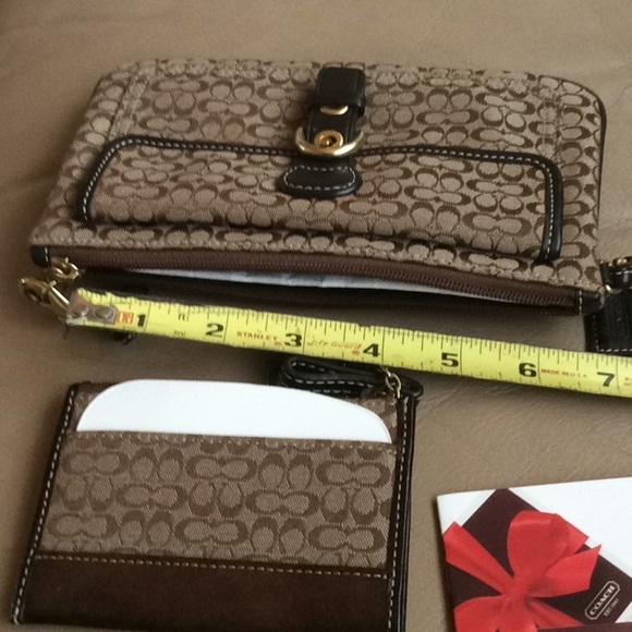 Coach Brown Signature Wristlet With Card Holder/coin Purse Also Come With Dust - Picture 5 of 9